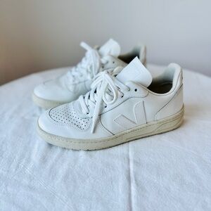 Veja V-10 Leather Sneakers in White (Off-white)